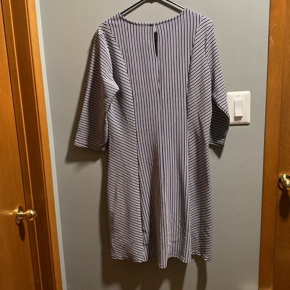BRAND NEW WOMANS  DRESS SIZE XL! NWOT! SMOKE FREE HOME! - Picture 3 of 3